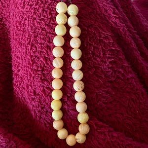 🌻Yellow plastic round bead necklace 18.5”-22”